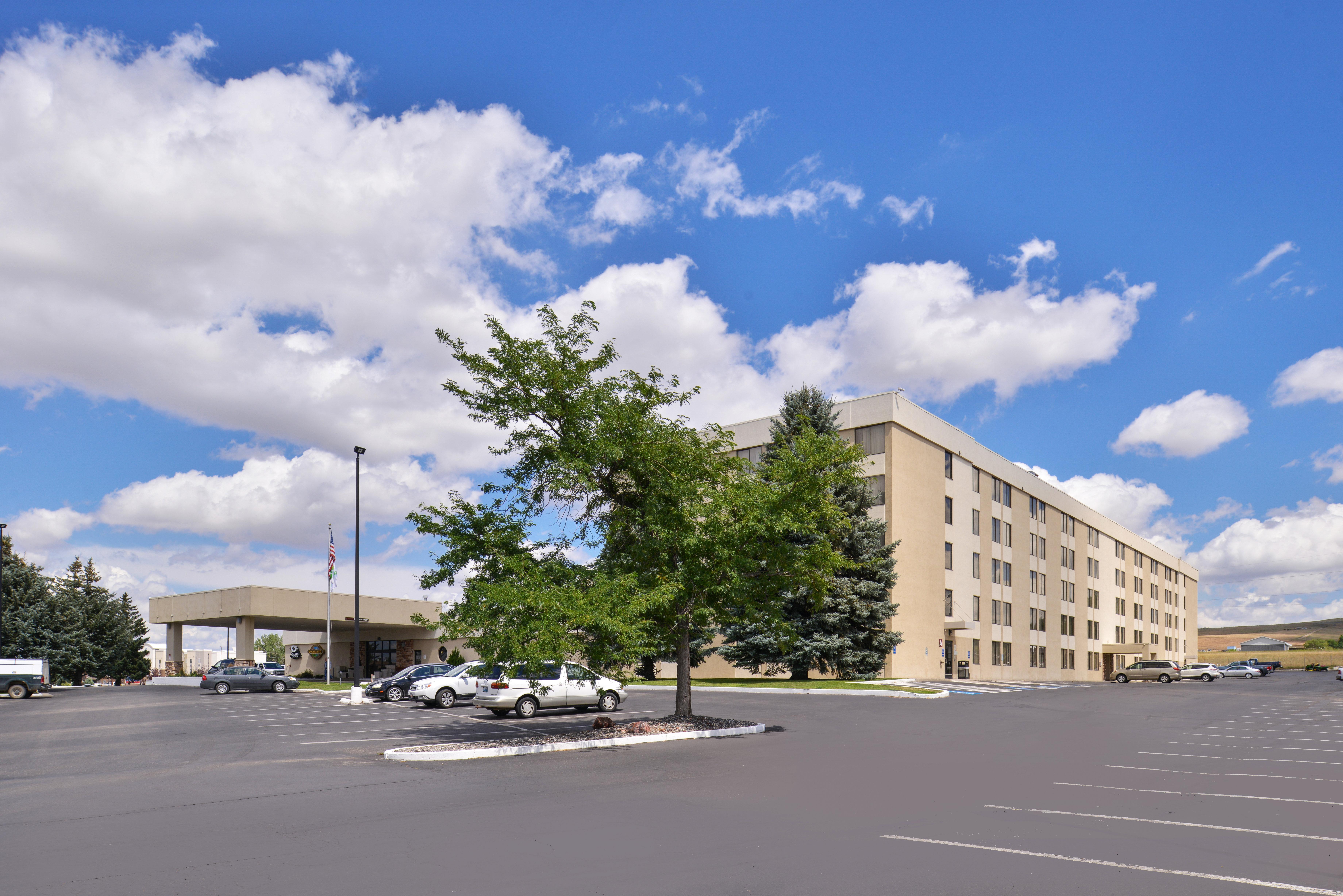 Ramada Plaza By Wyndham Sheridan Hotel & Convention Center Exterior photo